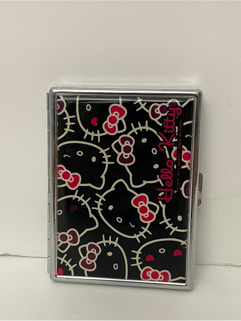 2011 Sanrio Hello Kitty Metal Wallet Money Clip/Card Case.  Pink & Black.  4x3”